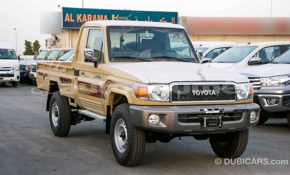 Buy Import Toyota Land Cruiser Beige Car in Import - Dubai in Iles Buy Import Toyota Land Cruiser Beige Car in Import - Dubai in Iles