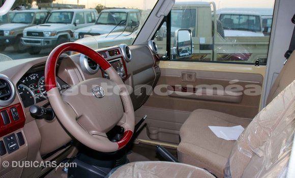 Buy Import Toyota Land Cruiser Beige Car in Import - Dubai in Iles Buy Import Toyota Land Cruiser Beige Car in Import - Dubai in Iles