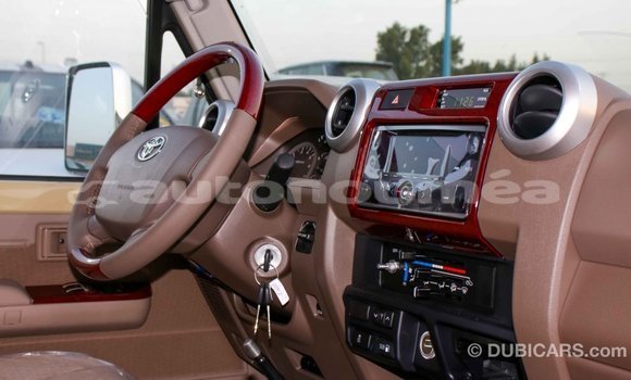 Buy Import Toyota Land Cruiser Beige Car in Import - Dubai in Iles Buy Import Toyota Land Cruiser Beige Car in Import - Dubai in Iles