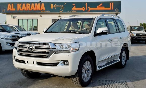 Buy Import Toyota Land Cruiser White Car in Import - Dubai in Iles Buy Import Toyota Land Cruiser White Car in Import - Dubai in Iles