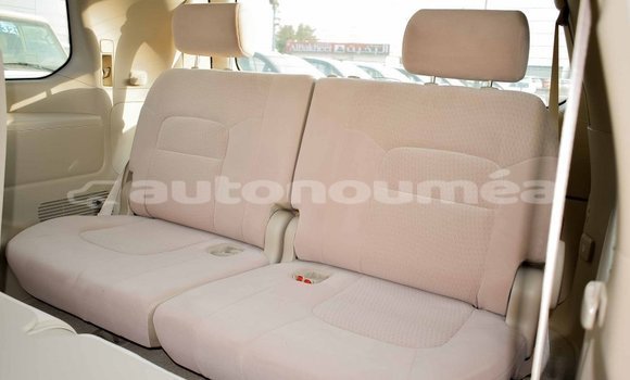 Buy Import Toyota Land Cruiser White Car in Import - Dubai in Iles Buy Import Toyota Land Cruiser White Car in Import - Dubai in Iles