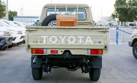 Acheter Import Voiture Toyota Land Cruiser Beige à Import - Dubai, Iles Acheter Import Voiture Toyota Land Cruiser Beige à Import - Dubai, Iles