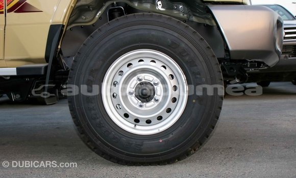 Acheter Import Voiture Toyota Land Cruiser Beige à Import - Dubai, Iles Acheter Import Voiture Toyota Land Cruiser Beige à Import - Dubai, Iles