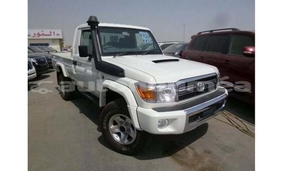 Acheter Import Voiture Toyota Land Cruiser Blanc à Import - Dubai, Iles Acheter Import Voiture Toyota Land Cruiser Blanc à Import - Dubai, Iles