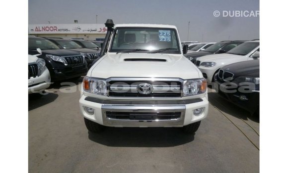 Acheter Import Voiture Toyota Land Cruiser Blanc à Import - Dubai, Iles Acheter Import Voiture Toyota Land Cruiser Blanc à Import - Dubai, Iles