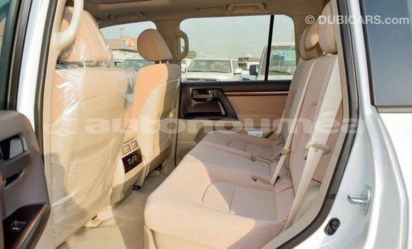 Buy Import Toyota Land Cruiser White Car in Import - Dubai in Iles Buy Import Toyota Land Cruiser White Car in Import - Dubai in Iles
