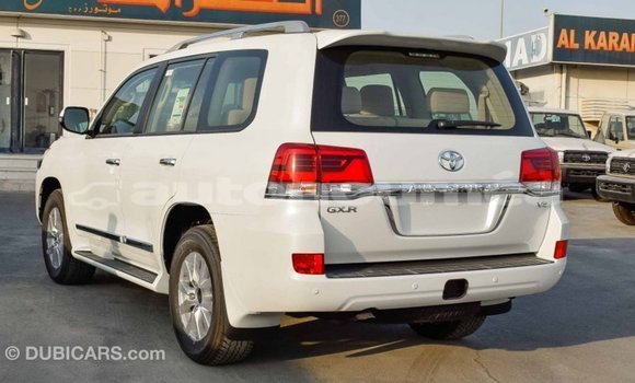 Buy Import Toyota Land Cruiser White Car in Import - Dubai in Iles Buy Import Toyota Land Cruiser White Car in Import - Dubai in Iles