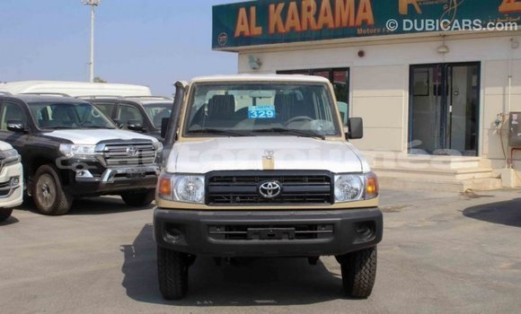 Acheter Import Voiture Toyota Land Cruiser Beige à Import - Dubai, Iles Acheter Import Voiture Toyota Land Cruiser Beige à Import - Dubai, Iles