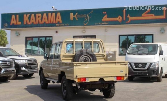 Acheter Import Voiture Toyota Land Cruiser Beige à Import - Dubai, Iles Acheter Import Voiture Toyota Land Cruiser Beige à Import - Dubai, Iles
