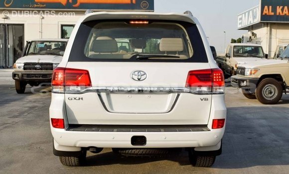 Acheter Import Voiture Toyota Land Cruiser Blanc à Import - Dubai, Iles Acheter Import Voiture Toyota Land Cruiser Blanc à Import - Dubai, Iles