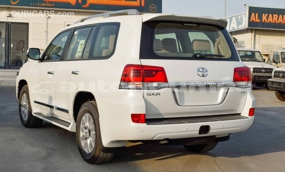 Acheter Import Voiture Toyota Land Cruiser Blanc à Import - Dubai, Iles Acheter Import Voiture Toyota Land Cruiser Blanc à Import - Dubai, Iles