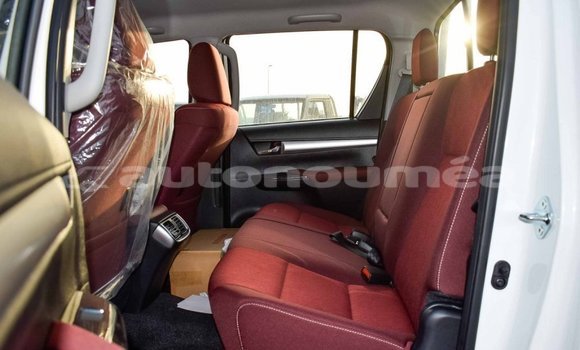 Buy Import Toyota Hilux White Car in Import - Dubai in Iles Buy Import Toyota Hilux White Car in Import - Dubai in Iles