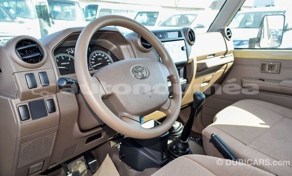 Buy Import Toyota Land Cruiser Beige Car in Import - Dubai in Iles Buy Import Toyota Land Cruiser Beige Car in Import - Dubai in Iles