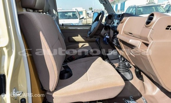 Buy Import Toyota Land Cruiser Beige Car in Import - Dubai in Iles Buy Import Toyota Land Cruiser Beige Car in Import - Dubai in Iles