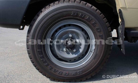 Buy Import Toyota Land Cruiser Beige Car in Import - Dubai in Iles Buy Import Toyota Land Cruiser Beige Car in Import - Dubai in Iles