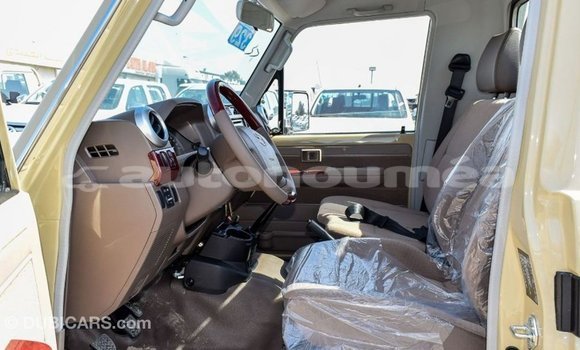 Buy Import Toyota Land Cruiser Beige Car in Import - Dubai in Iles Buy Import Toyota Land Cruiser Beige Car in Import - Dubai in Iles
