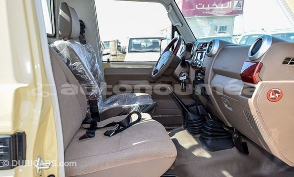 Buy Import Toyota Land Cruiser Beige Car in Import - Dubai in Iles Buy Import Toyota Land Cruiser Beige Car in Import - Dubai in Iles