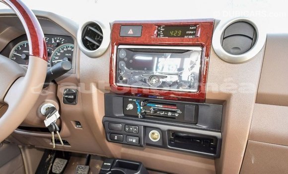 Buy Import Toyota Land Cruiser Beige Car in Import - Dubai in Iles Buy Import Toyota Land Cruiser Beige Car in Import - Dubai in Iles