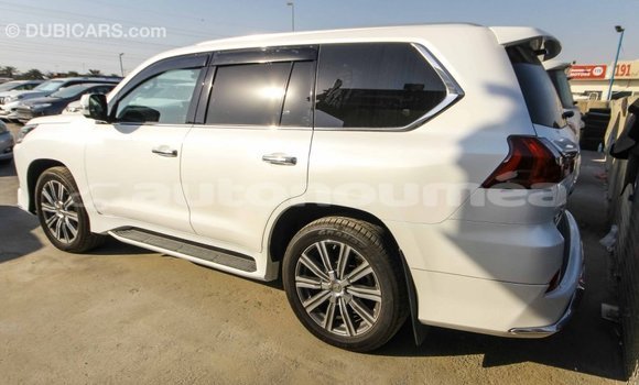 Acheter Import Voiture Lexus LX Blanc à Import - Dubai, Iles Acheter Import Voiture Lexus LX Blanc à Import - Dubai, Iles