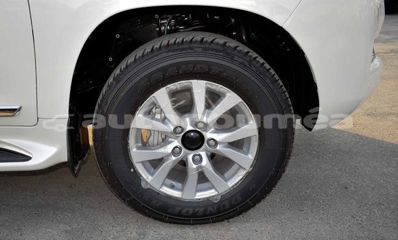Buy Import Toyota Land Cruiser White Car in Import - Dubai in Iles Buy Import Toyota Land Cruiser White Car in Import - Dubai in Iles