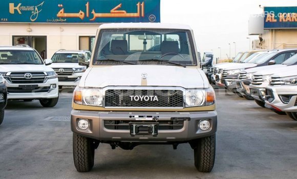 Acheter Import Voiture Toyota Land Cruiser Beige à Import - Dubai, Iles Acheter Import Voiture Toyota Land Cruiser Beige à Import - Dubai, Iles