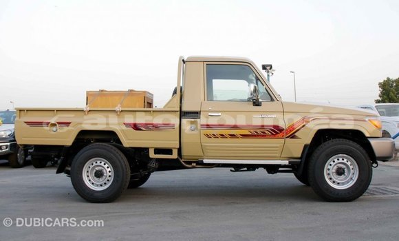 Acheter Import Voiture Toyota Land Cruiser Beige à Import - Dubai, Iles Acheter Import Voiture Toyota Land Cruiser Beige à Import - Dubai, Iles