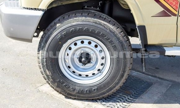 Acheter Import Voiture Toyota Land Cruiser Beige à Import - Dubai, Iles Acheter Import Voiture Toyota Land Cruiser Beige à Import - Dubai, Iles