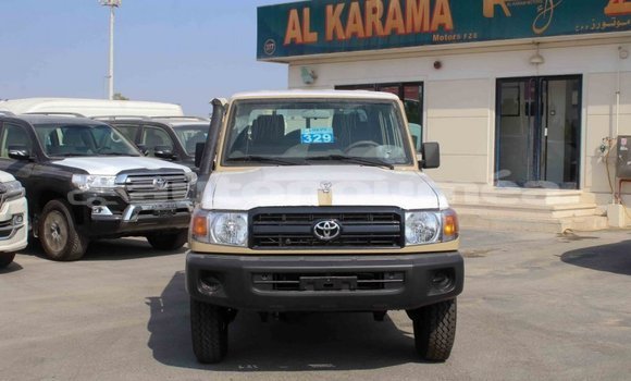 Buy Import Toyota Land Cruiser Beige Car in Import - Dubai in Iles Buy Import Toyota Land Cruiser Beige Car in Import - Dubai in Iles