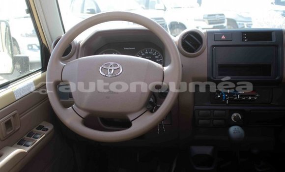 Buy Import Toyota Land Cruiser Beige Car in Import - Dubai in Iles Buy Import Toyota Land Cruiser Beige Car in Import - Dubai in Iles