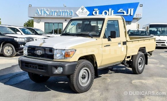 Buy Import Toyota Land Cruiser Beige Car in Import - Dubai in Iles Buy Import Toyota Land Cruiser Beige Car in Import - Dubai in Iles