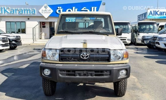 Acheter Import Voiture Toyota Land Cruiser Beige à Import - Dubai, Iles Acheter Import Voiture Toyota Land Cruiser Beige à Import - Dubai, Iles