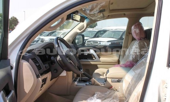 Buy Import Toyota Land Cruiser White Car in Import - Dubai in Iles Buy Import Toyota Land Cruiser White Car in Import - Dubai in Iles