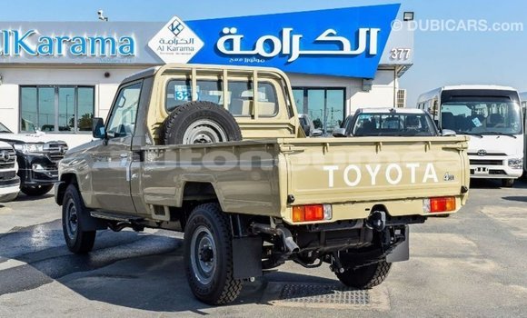 Acheter Import Voiture Toyota Land Cruiser Beige à Import - Dubai, Iles Acheter Import Voiture Toyota Land Cruiser Beige à Import - Dubai, Iles