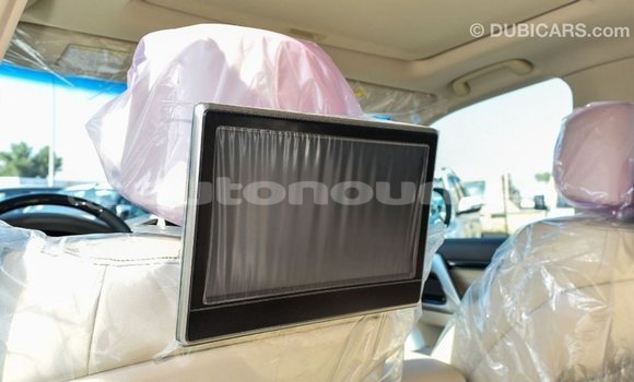 Acheter Import Voiture Toyota Land Cruiser Blanc à Import - Dubai, Iles Acheter Import Voiture Toyota Land Cruiser Blanc à Import - Dubai, Iles