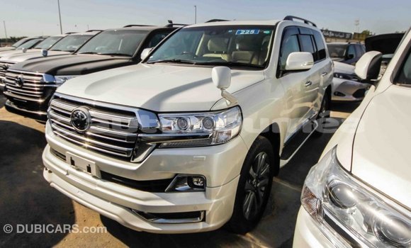 Acheter Import Voiture Toyota Land Cruiser Blanc à Import - Dubai, Iles Acheter Import Voiture Toyota Land Cruiser Blanc à Import - Dubai, Iles