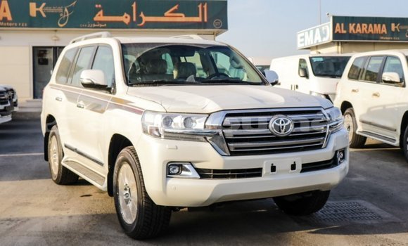 Buy Import Toyota Land Cruiser White Car in Import - Dubai in Iles Buy Import Toyota Land Cruiser White Car in Import - Dubai in Iles