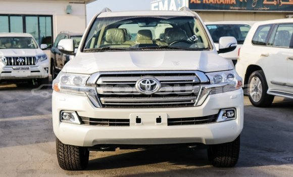 Buy Import Toyota Land Cruiser White Car in Import - Dubai in Iles Buy Import Toyota Land Cruiser White Car in Import - Dubai in Iles