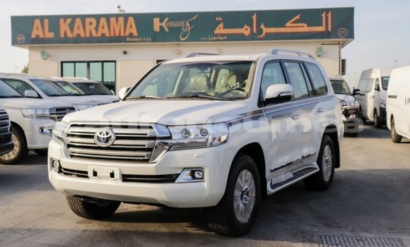 Buy Import Toyota Land Cruiser White Car in Import - Dubai in Iles Buy Import Toyota Land Cruiser White Car in Import - Dubai in Iles