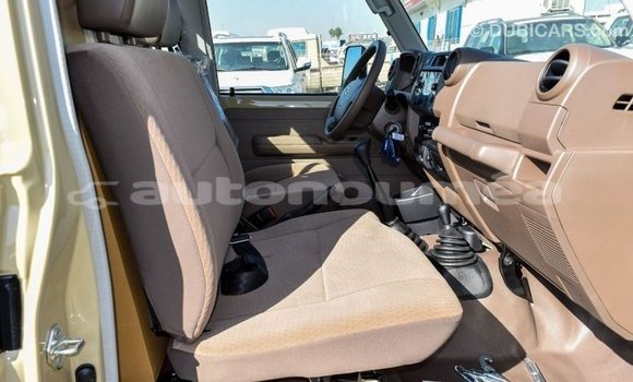 Buy Import Toyota Land Cruiser Beige Car in Import - Dubai in Iles Buy Import Toyota Land Cruiser Beige Car in Import - Dubai in Iles