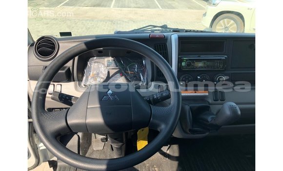 Buy Import Mitsubishi Carisma White Car in Import - Dubai in Iles Buy Import Mitsubishi Carisma White Car in Import - Dubai in Iles