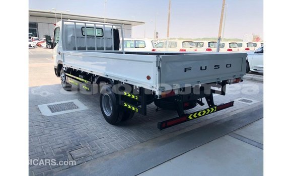 Buy Import Mitsubishi Carisma White Car in Import - Dubai in Iles Buy Import Mitsubishi Carisma White Car in Import - Dubai in Iles