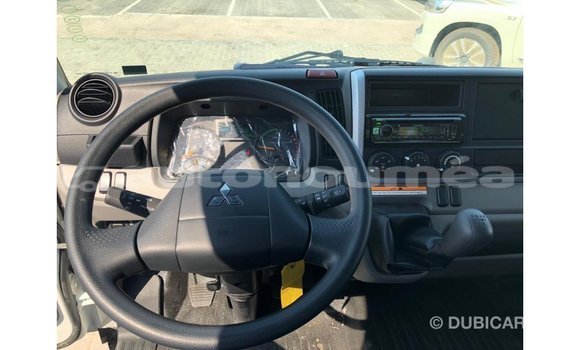 Buy Import Mitsubishi Carisma White Car in Import - Dubai in Iles Buy Import Mitsubishi Carisma White Car in Import - Dubai in Iles