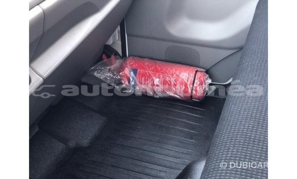 Buy Import Mitsubishi Carisma White Car in Import - Dubai in Iles Buy Import Mitsubishi Carisma White Car in Import - Dubai in Iles