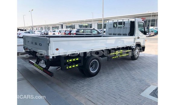 Buy Import Mitsubishi Carisma White Car in Import - Dubai in Iles Buy Import Mitsubishi Carisma White Car in Import - Dubai in Iles