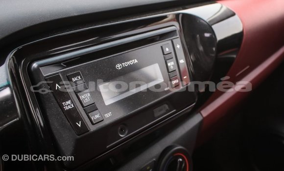 Buy Import Toyota Hilux White Car in Import - Dubai in Iles Buy Import Toyota Hilux White Car in Import - Dubai in Iles