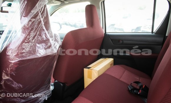 Buy Import Toyota Hilux White Car in Import - Dubai in Iles Buy Import Toyota Hilux White Car in Import - Dubai in Iles