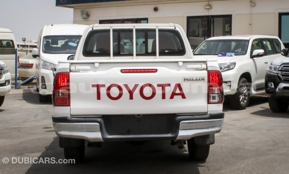 Buy Import Toyota Hilux White Car in Import - Dubai in Iles Buy Import Toyota Hilux White Car in Import - Dubai in Iles