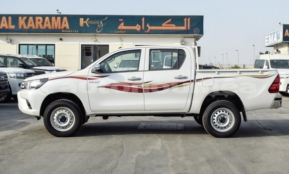 Buy Import Toyota Hilux White Car in Import - Dubai in Iles Buy Import Toyota Hilux White Car in Import - Dubai in Iles