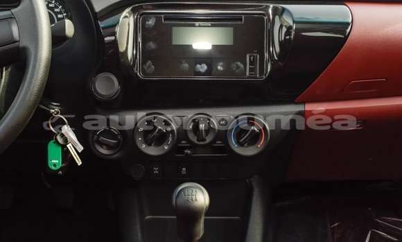 Buy Import Toyota Hilux White Car in Import - Dubai in Iles Buy Import Toyota Hilux White Car in Import - Dubai in Iles