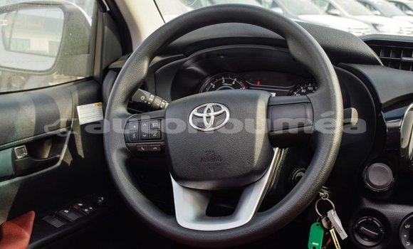 Buy Import Toyota Hilux White Car in Import - Dubai in Iles Buy Import Toyota Hilux White Car in Import - Dubai in Iles
